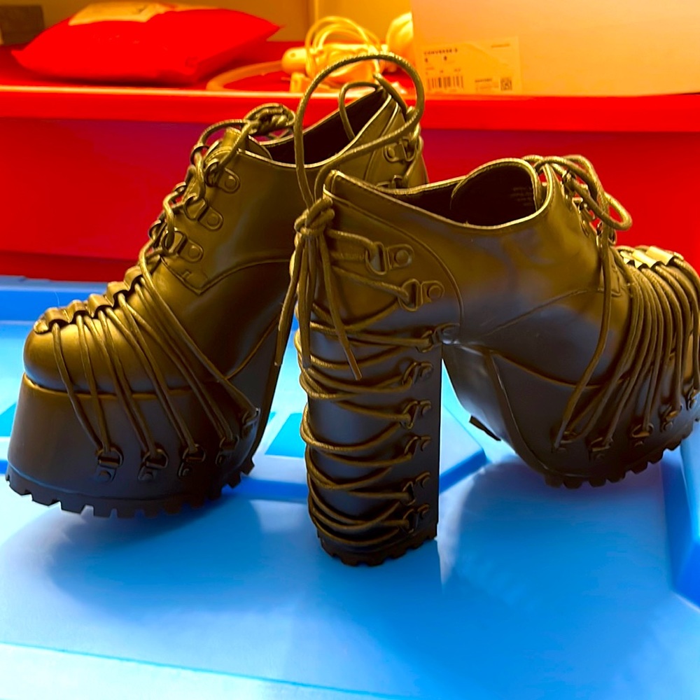 Unique platform babydoll heel